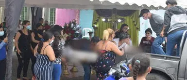 El "fallecido" fue trasladado nuevamente hasta un hospital de Quevedo. Ecuador: familiares cancelan velorio al percatarse que fallecido “se movía” en el ataúd