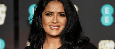 Salma Hayek da cátedra de estilo con outfit black and white y cabellera lacia. Salma Hayek derrocha elegancia con su nueva cabellera lob de acabado ultra lacio