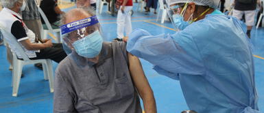 Marchas convocadas por simpatizantes de Fuerza Popular y Perú Libre, no interrumpirán la vacunación contra la COVID-19 Vacunación de HOY en Campo de Marte se desarrolla con normalidad pese a marchas convocadas