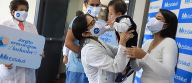 EsSalud celebró el primer año de Jorgito, el bebé prematuro que venció a la COVID-19 EsSalud celebró el primer año de Jorgito, el bebé prematuro que venció a la COVID-19