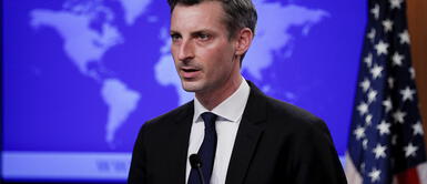 El portavoz del Departamento de Estado de Estados Unidos, Ned Price, habla con periodistas durante una sesión informativa en el Departamento de Estado en Washington. Estados Unidos destaca proceso electoral peruano: "Es un modelo de democracia"