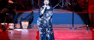 Eva Ayllón y outfit patriota Eva Ayllón se luce con outfit personalizado que celebra al Perú ad portas del Bicentenario