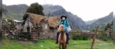 COVID-19 Perú: Enfermero en Arequipa recorre horas a caballo para vacunar contra coronavirus COVID-19: Enfermero cabalga más de 4 horas para inmunizar a personas vulnerables en Arequipa
