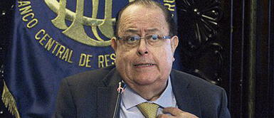 Velarde responde que “va a pensar” propuesta de Castillo de mantenerse en el BCR, según Francke Julio Velarde responde que "va a pensar" propuesta de Castillo de mantenerse en el BCR