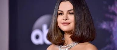 Selena Gomez opta por manicure verde flúor en tendencia Selena Gomez se prepara para el verano con una vibrante manicure verde flúor