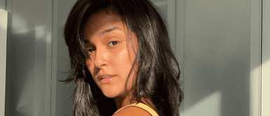 Daniela Darcourt da cátedra de estilo con outfit casual chic. Daniela Darcourt da lección de con leggings de cuero y blazer para look casual chic