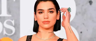 Dua Lipa y look con flequillo Dua Lipa se suma a la tendencia del flequillo francés que enamoró a Jennifer López