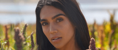 Vania Bludau nos muestra cómo llevar la tendencia de los flecos en nuestros trajes de baño. Los flecos también se llevan en los trajes de baño, palabra de Vania Bludau