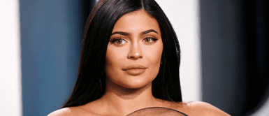 Revelan el nombre del colorete preferido de Kylie Jenner y este se hace viral en TikTok. El maquillador de Kylie Jenner revela cuál es su rubor preferido y las ventas se disparan