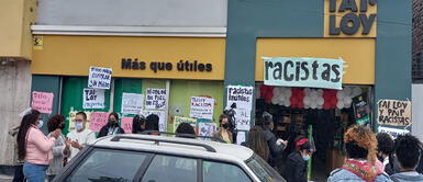 Manifestación antiracista al frente del Tay Loy de Barranco. Tai Loy lanzó comunicado por denuncia de presunto racismo