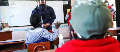 Día del maestro: Hoy inicia la vacunación para profesores rurales y en las comunidades nativas e indígenas de la zona andina. Hoy empieza la vacunación contra la COVID-19 para los profesores de las zonas rurales