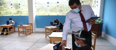 Hasta el momento, 2.474 escuelas en zonas rurales desarrollan clases semipresenciales. Padres piden que profesores sean vacunados antes de regresar a clases