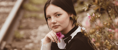 Francisca Aronsson derrocha elegancia con imponente vestido rojo. Francisca Aronsson realiza hit fashionista con un sofisticado e innovador vestido de gala