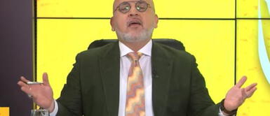 Beto Ortiz fue blanco de críticas por controversial acción en su programa en vivo. Beto Ortiz recibe críticas por aparecer con un arma en su programa y enviar mensaje a ministro