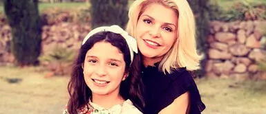 Itatí Cantoral y su hija Hija de Itatí Cantoral reúne elegancia y estilo en opulenta fiesta junto a su madre