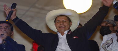 Pedro Castillo ha sido felicitado y apoyado por diferentes líderes del mundo tras ser proclamado como presidente electo. Foto: AFP Pedro Castillo: Biografía y todos los datos del maestro de escuela declarado como presidente del Perú