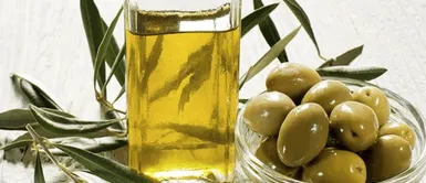 Dermatóloga revela si el aceite de oliva tiene beneficios para el cuidado de la piel y el cabello. Dermatóloga revela si el aceite de oliva tiene beneficios para el cuidado de la piel y cabello