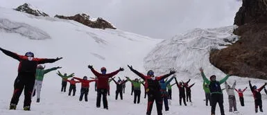 Ancashinos celebran con baile en nevado el Bicentenario de la Independencia. Bicentenario Perú 2021: Ancashinos celebran con baile en nevado el aniversario patrio