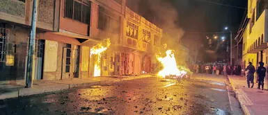 Incendios protagonizados por ciudadanos se registraron en Juliaca. Foto: Difusión Puno: Vecinos prenden fuego a discotecas y bares informales para frenar la inseguridad