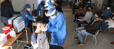 Dr. Elmer Huerta explica qué tan grave se puede enfermar un vacunado por la variante Delta Dr. Elmer Huerta explica qué tan grave se puede enfermar un vacunado por la variante Delta