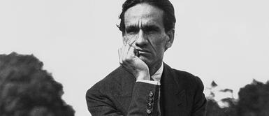 El recordado poeta recibe un merecido homenaje. Fiestas Patrias: César Vallejo es nombrado “Poeta del Bicentenario”