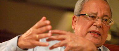 César Hildebrandt Hildebrandt se sintió “casi sobornado” a cambio de una buena crítica al libro de Vargas Llosa