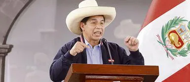 Pedro Castillo realizó balconazo Pedro Castillo a los miembros de Perú Libre: “No cerremos las puertas a nadie”