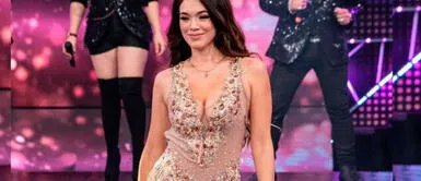 Jazmín Pinedo y outfit con flecos Jazmín Pinedo derrocha osadía y tendencia de la mano de un destellante look de plumas y flecos