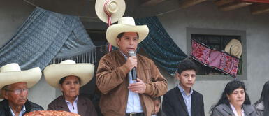 Familia de Pedro Castillo se despide de Chota para viajar a Lima Familia de Pedro Castillo se despide de Chota para viajar a Lima