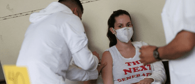 Mujeres están sufriendo cambios en la menstruación tras ser vacunadas contra la COVID-19 Mujeres alertan que están sufriendo cambios menstruales tras ser vacunadas contra la COVID-19