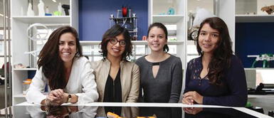 Uno de los inventos ganadores es un lapicero con cubierta de pacay para evitar el uso del plástico. Kiwie 2020: Indecopi reconoció a 28 inventoras peruanas que triunfaron en Corea del Sur