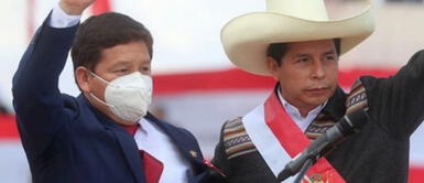 Premier Guido Bellido junto a presidente Pedro Castillo Pedro Castillo minimiza críticas contra premier Guido Bellido: “Nuestro Gabinete es del pueblo”