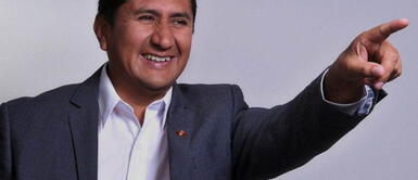 Vladimir Cerrón visita hospital de EsSalud junto a una comitiva y lo insultan. Vladimir Cerrón es insultado mientras recorre hospital de EsSalud con una comitiva