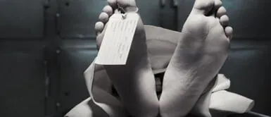 Estudiante queda en shock al ver el cadáver de su amigo en una clase de anatomía Estudiante queda en shock al ver el cadáver de su amigo en una clase de anatomía