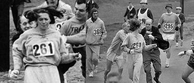 Kathrine Switzer, la heroína de la maratón de Boston que marcó un hito en el deporte para las mujeres "Quisieron expulsarla por ser mujer": Kathrine, la primera mujer que logró participar en una maratón