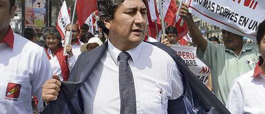 Vladimir Cerrón se pronuncia con fuerte mensaje Cerrón: “Jamás renunciaremos a nuestros principios, pondremos el pecho sobre la bala”