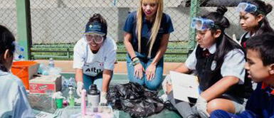 Peruana recibirá en EE.UU importante premio por su labor como divulgadora científica Peruana recibirá en EE.UU importante premio por su labor como divulgadora científica