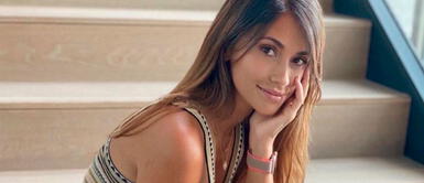 Antonella Rocuzzo y outfit PSG De Versace y Chanel: Antonella Rocuzzo estrena lujoso look durante su llegada a París