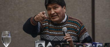 Evo Morales critica a prensa peruana Evo Morales ofende a la prensa peruana y afirma que les falta "inteligencia"