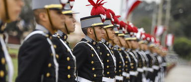 Su creación se dio oficialmente cuando el General José de San Martín creó la Legión Peruana de la Guardia. Efemérides del 18 de agosto: Un día como HOY se creó el Ejército del Perú