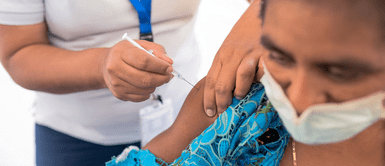 Dr. Elmer Huerta explica qué sucede cuando una persona asintomática se vacuna contra la COVID-19 ¿Qué sucede si una persona asintomática se vacuna contra la COVID-19? Elmer Huerta responde