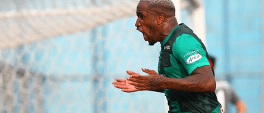 Jefferson Farfán terminó afónico por celebrar el 2-1 de Alianza Lima sobre Universitario Jefferson Farfán terminó afónico por celebrar el 2-1 de Alianza Lima sobre Universitario