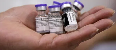 Vacunas de Pfizer Minsa negocia 35 millones de dosis de Pfizer y 10 millones de Moderna para 2022, anuncia Cevallos