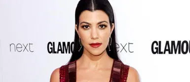 Kourtney Kardashian y vestido cut out Kourtney Kardashian reaparece con elegante vestido de rayas con múltiples 'cut outs'