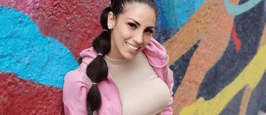 Allison Pastor vuelve a demostrar su pasión por la moda con un look en tendencia. Allison Pastor enamora con tendencia 'flared jeans' o pantalones acampanados