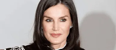 La reina Letizia causa polémica al usar un bolso de imitación del tejido artesanal mallorquín. Reina Letizia es criticada por usar un bolso de imitación del tejido tradicional de Mallorca