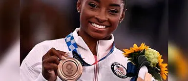 Las mujeres coronan en el deporte: Simone Biles y Naomi Osaka las atletas estrellas del 2021 Mujeres triunfan en el ámbito deportivo: Biles y Osaka, las atletas más destacadas de 2021