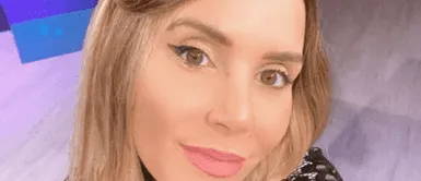 Juliana Oxenford y look de playa Juliana Oxenford se apodera de idílica playa con vestido rosa teñido que transmite libertad