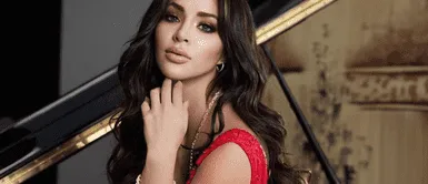 Sheyla Rojas y enterizo verde Sheyla Rojas realiza deleite fashionista con sofisticado enterizo verde esmeralda acampanado