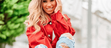 Ethel Pozo visibiliza la moda nacional con una colorida prenda presente en su más reciente look. Ethel Pozo visibiliza la moda peruana modelando una pieza de la diseñadora Camille Defago